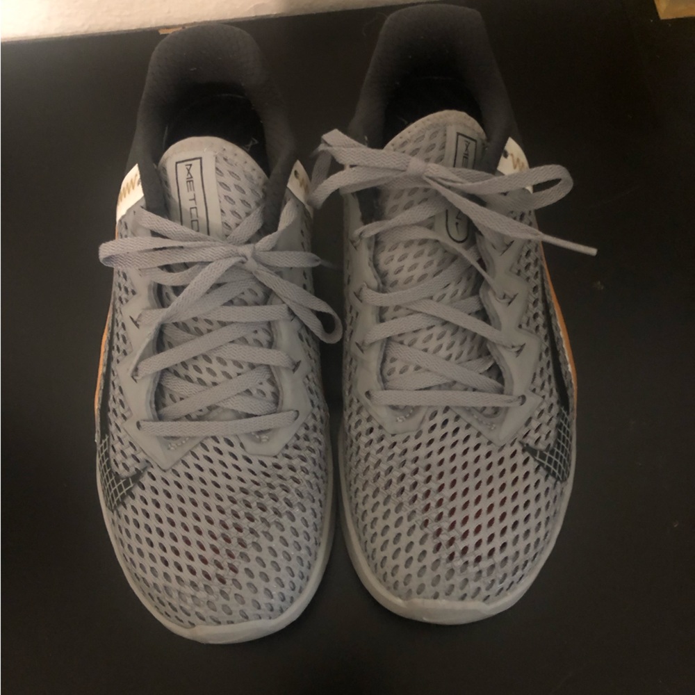 Nike Metcon men’s size 8 woman’s size 9.5